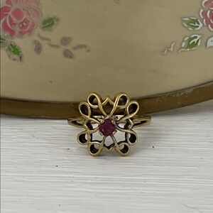 VTG AVON STERLING Filigree design Ruby Elegant Gold and Red Floral Ring size 7